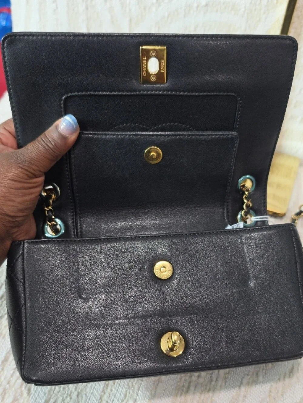 CHANEL Black Quilted Leather Shoulder Bag with Gold Chain